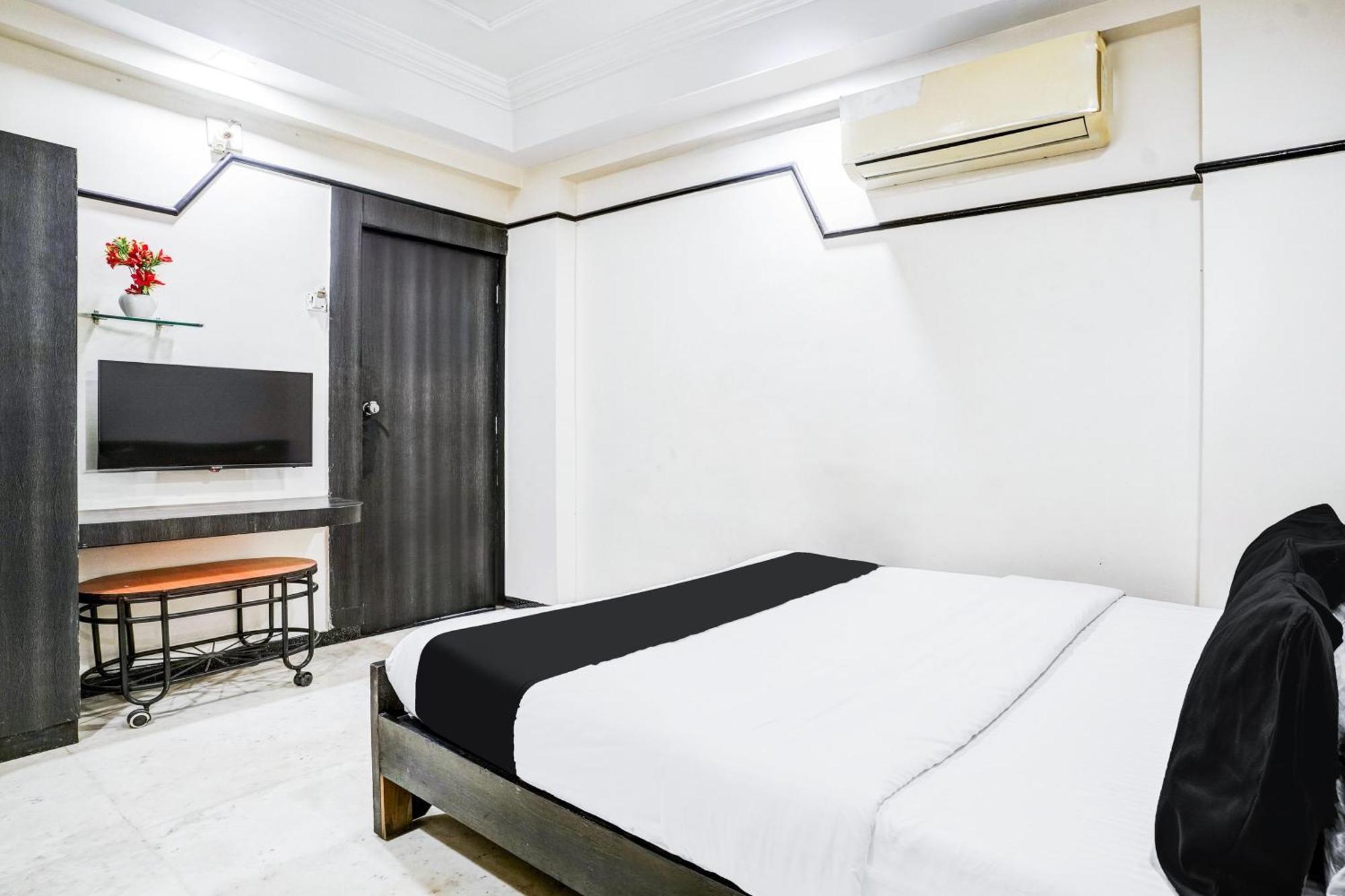 Super Collection O Ashram Road Near Sardar Bridge Formerly Hotel Apple Inn Ahmedabad Exterior foto